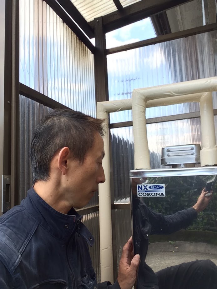 垂井町綾戸で2000年製のTOTO製の石油給湯器（貯湯式）【型式
