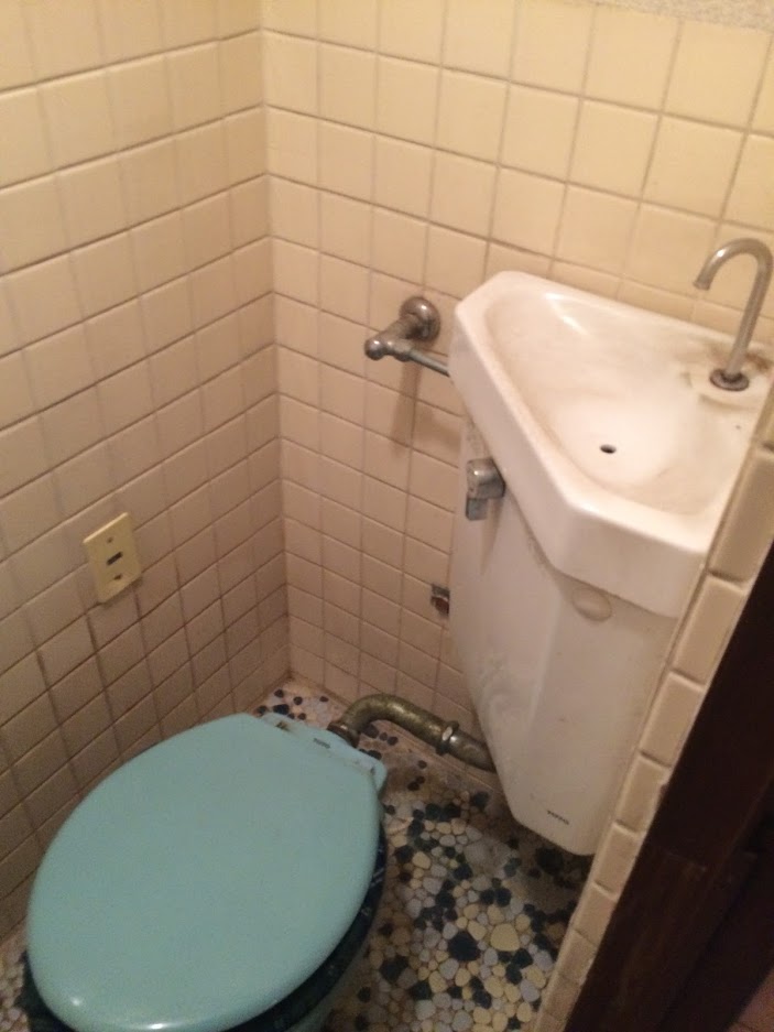 大垣市久瀬川町でTOTO製の隅付タンクの洋式トイレ【C14】をTOTO製の洋式トイレ【CS597】に交換しました