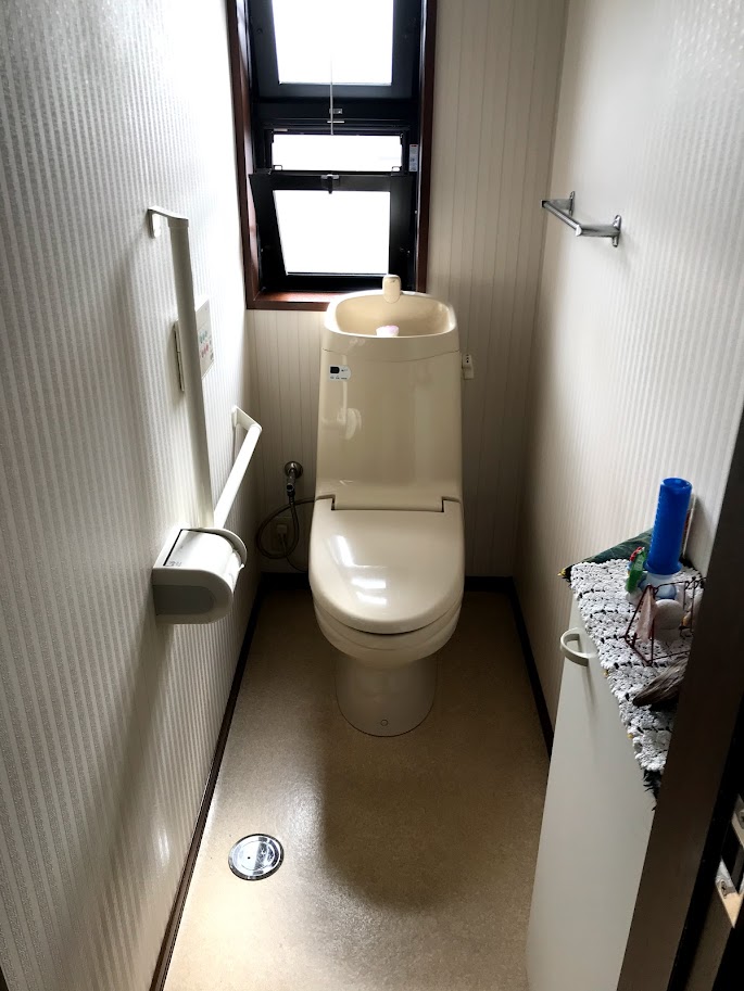 大垣市日の出町で20年ほど使用したINAX製のシャワートイレ一体型便器を